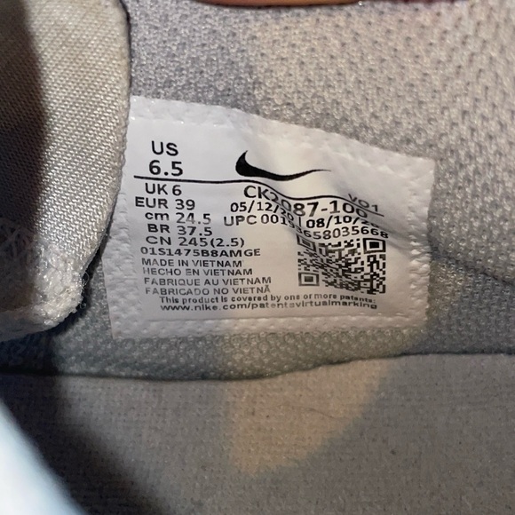 Nike Mamba Fury
White Wolf Grey basketball shoes - Picture 5 of 5